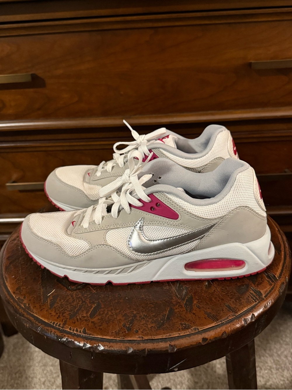 6 pair of women’s Nike tennis shoes - size 11 - Picture 4 of 16